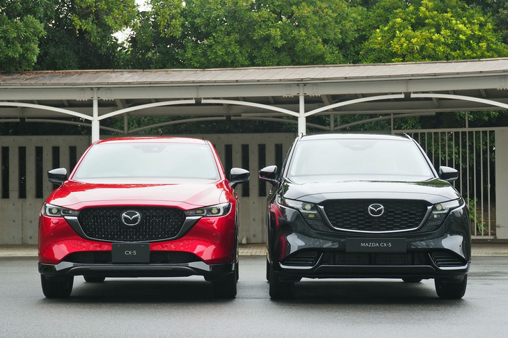 現行型CX-5(写真左)と新型CX-5(同右)。