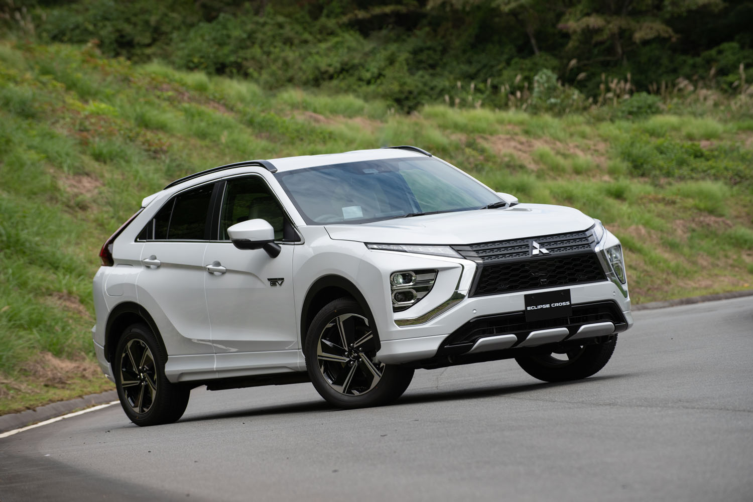 三菱が「エクリプス クロス」のデザインを一新 プラグインハイブリッド