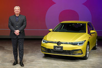 新型「ゴルフ」の導入記念発表会においてあいさつする、フォルクスワーゲン グループ ジャパンのティル・シェア社長。次期型、つまり9代目の開発が決定していることが、その場でアナウンスされた。