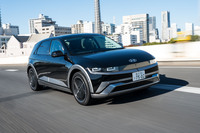 ロングホイールベースかつ2t超えの割に、乗り味は今ひとつ落ち着きがなかった。オドメーターが2000kmにも満たない下ろし立ての車両だったせいもあるかもしれない。