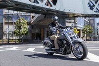 新エンジンの採用に加え、リアサスペンションにも快適性と操縦安定性を向上するべく改良が加えられた。