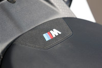 これまでBMWでは、二輪の高性能仕様に「HP」という名称を用いてきたが、これからは四輪にならい、“M”に由来する名称に変更するという。