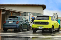 EVとしての性能は、「フィアット500e」は電力消費率が128Wh/km、一充電走行距離が335km。「ホンダeアドバンス」は電力消費率が138Wh/km、一充電走行距離が259kmとなっている。(いずれもWLTCモード)