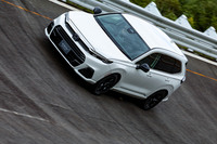 渋滞追従機能付きのアダプティブクルーズコントロールなどの先進運転支援システムはひと通りそろっている。加減速などのセッティングはパワートレインに合わせて最適化されている。