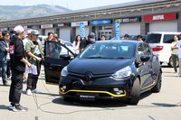 ファンに向けてお披露目された「ルーテシアR.S.18」。2018年シーズンに投入されたF1マシンと同じ車名を冠する、限定モデルである。