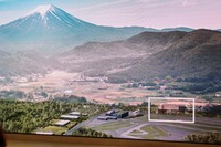 レーシングコースの西側に隣接する富士スピードウェイホテル(写真の枠内)からは、コースの“セクター3”と呼ばれるパートが一望できる。