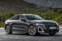 渕野「やっぱり、このフロントマスクがなぁ……」
ほった「てか、この角度から見てもリアフェンダーの主張はスゴいですね」