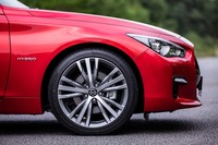 試乗車は、前後とも245/40RF19サイズの「ダンロップSP SPORT MAXX 050 DSST CTT」タイヤを装着していた。