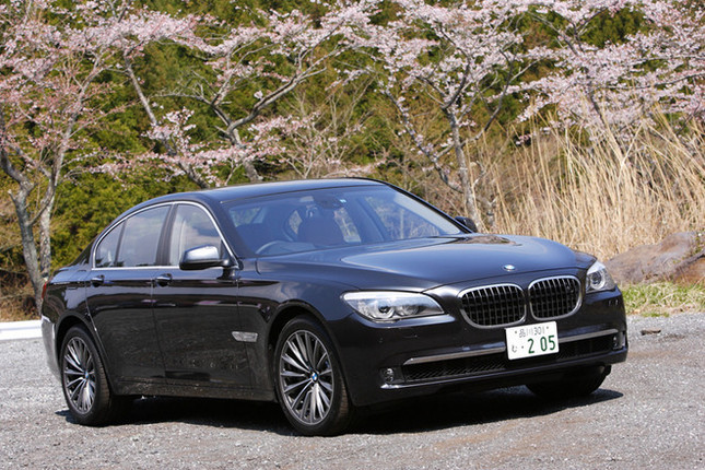 【スペック】全長×全幅×全高=5070×1900×1490mm/ホイールベース=3070mm/車重=2040kg/駆動方式=FR/4.4リッターV8DOHC32バルブターボ(407ps/5500rpm、61.2kgm/1750-4500rpm)/価格=1200万円(テスト車=1549万5000円)