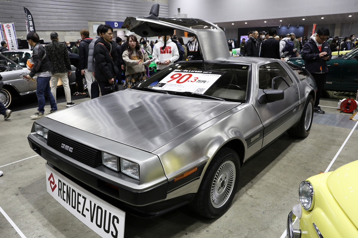 クラシックカーの共同所有という新たな楽しみ方を提唱するRENDEZ-VOUS(ランデブー)は「DMCデロリアン」を出展、共同オーナーを募った。