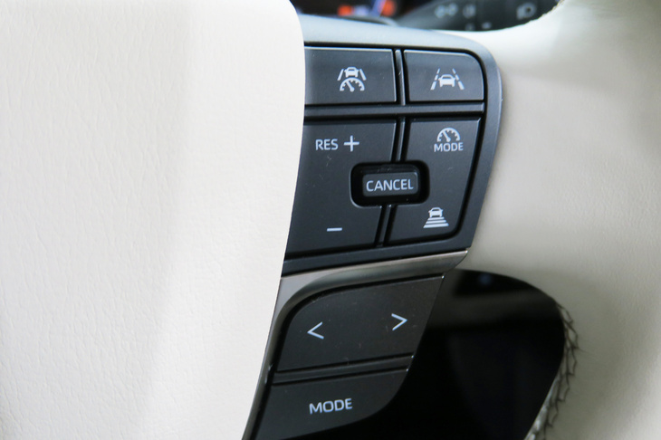 トヨタ・センチュリー(ステアリングスイッチ)