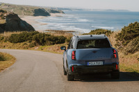 「MINIカントリーマン」に専用カラー「スレートブルー」をまとった限定車が登場の画像