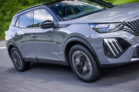 今回、コンパクトSUV「プジョー2008 GT BlueHDi」に純正サイズと同じ215/60R17サイズの「アシュアランス マックスガードSUV」を装着し、その特徴をチェックした。