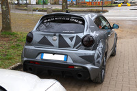 クラブのリーダー役であるアリン君の「ミト1.4ターボ135HP」(2013年)。前後のエンブレムは、渋みを出すべく自らの手で脱色した。