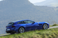 V12+4WDからV8+FRへと“身軽”になった4シーターフェラーリを、イタリアのトスカーナでテスト。(photo:Ferrari)