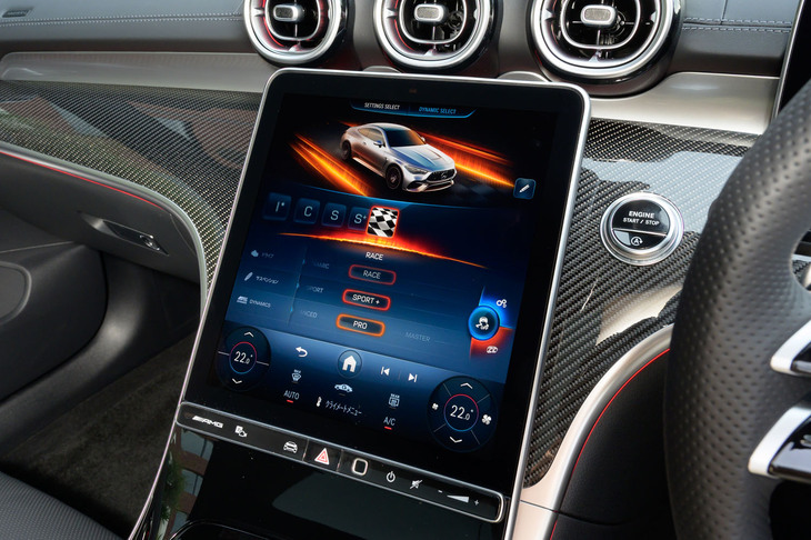 「AMGダイナミックパッケージ」装着によってドライブモードに「レース」「ドリフト」が追加される。このオプションには「AMGダイナミックエンジンマウント」なども含まれている。