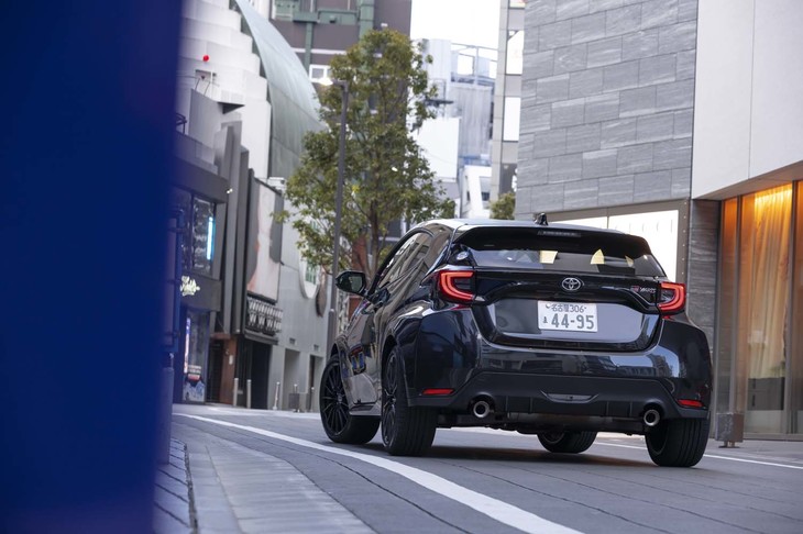 「GRヤリス」は「GR Factory」と呼ばれる特別な生産ラインでつくられる。組み付けには「匠(たくみ)」と呼ばれるトヨタの熟練工があたる。