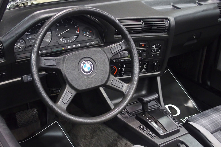 BMW 320iカブリオレ(1989年)