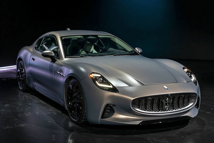 マセラティ・グラントゥーリズモ:「マセラティ・グラントゥーリズモ」は次戦に臨む。このスポーツカーには、最高出力490PSと550PSのツインターボV6に加え、同829PSの電気自動車バージョンも初めて用意される。価格は約15万ユーロ(約2100万円)より。