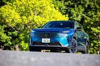 世界で累計132万台以上を販売したCセグメントSUV「プジョー3008」がフルモデルチェンジを受け3代目に進化した。日本には2025年7月に上陸。今回は最上級グレード「3008 GTアルカンターラパッケージ ハイブリッド」のステアリングを握った。