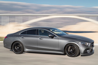 明照寺:「新しい『CLS』って、シンプルなのはいいんですけど、フォルムが単調でデザイナーの工夫が感じられないんですよね」