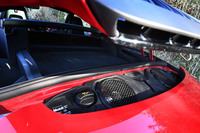 3.6リッターの水平対向6気筒エンジンに電動シングルターボを、8段PDKには56PSを発生するモーターを組み合わせる「911タルガ4 GTS」のパワーユニットは「T-ハイブリッド」と呼ばれる。そのトータル最高出力は541PS、同最大トルクは610N・mを誇る。