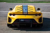 リアまわりでは、左右いっぱいに拡大されたディフューザーが特徴。排気との相乗効果も加味すると、従来型のリアディフューザーより35%高いダウンフォースを実現している。