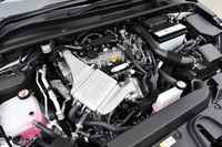 豊かなトルク特性と優れた燃費性能を両立させる1.2リッター直4ターボエンジン。トランスミッションはCVTまたは6段MTが組み合わされる。