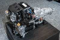 2.5リッター水平対向エンジンに、トヨタの「THS」由来のモーターを搭載したスバルの「ストロングハイブリッド」。エンジン単体で160PS,モーター単体で119.6PSの最高出力を発生する。
