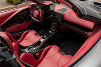 アストンマーティンが新型スーパースポーツカー「ヴァルハラ スパイダー」を発表の画像