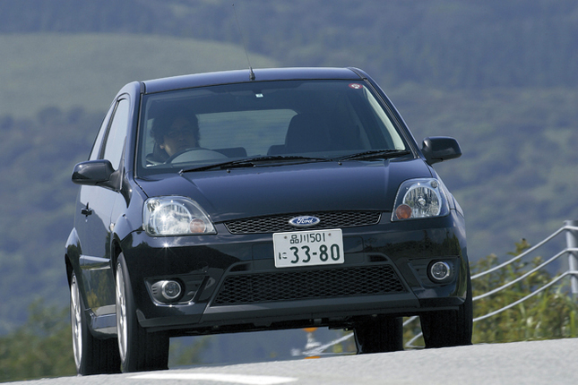 【スペック】全長×全幅×全高=3920×1680×1445mm/ホイールベース=2485mm/車重=1130kg/駆動方式=FF/2リッター直4DOHC16バルブ(155ps/6000rpm、19.4kgm/4500rpm)/価格=249万円