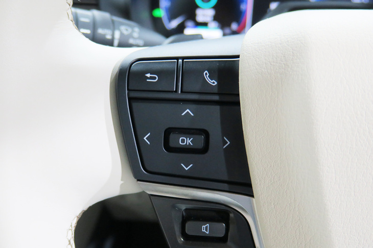 トヨタ・センチュリー(ステアリングスイッチ)