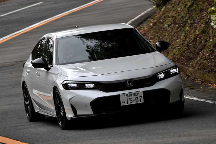 【ホンダ・シビックRSのスペック】
	ボディーサイズ:全長×全幅×全高=4560×1800×1410mm/ホイールベース:2735mm/車重:1350kg/駆動方式:FF/エンジン:1.5リッター直4 DOHC 16バルブ ターボ/トランスミッション:6段MT/最高出力:182PS(134kW)/最大トルク:240N・m(24.5kgf・m)/タイヤ:(前)235/40R18 95Y XL/(後)235/40R18 95Y XL(グッドイヤー・イーグルF1アシンメトリック2)/燃費:15.3km/リッター(WLTCモード)/価格:419万8700円
	
	【取材時の燃費データ】
	テスト距離:235.9km(市街地1:高速道路8:山岳路1)/使用燃料:19.3リッター(レギュラーガソリン)/参考燃費:12.2km/リッター(満タン法)/12.1km/リッター(車載燃費計計測値)