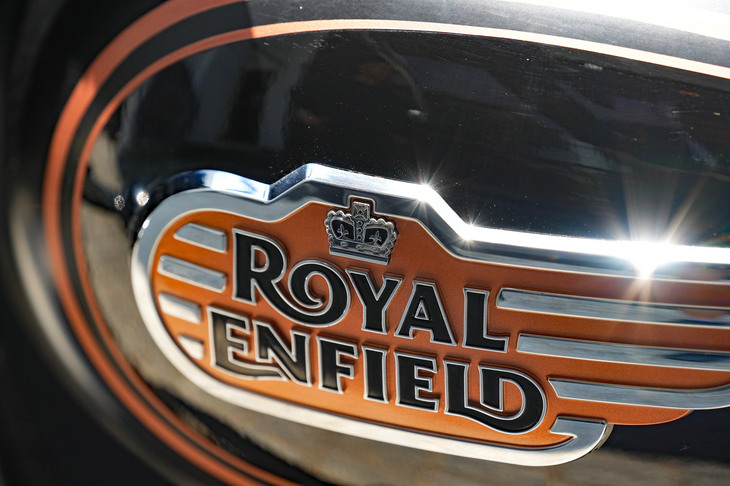 創業は1901年と、バイクメーカーのなかでも老舗中の老舗であるロイヤルエンフィールド。単に歴史が長いだけでなく、中排気量セグメント(250cc~750ccクラス)で世界シェアナンバーワンを誇る、巨大メーカーでもある。