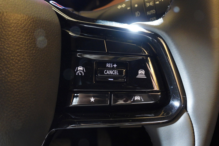 スズキeビターラZ(ステアリングスイッチ)