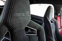 今回の試乗車は、2025年の東京オートサロンでお披露目された、黒内装の「レーシングブラックパッケージ」だ。