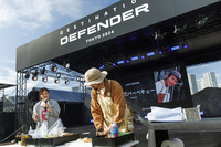 前回の「DEFENDER EXPERIENCE TOKYO 2023」に引き続き登場した、BBQ芸人たけだバーベキューさん。そのトーク&クッキングライブには多くのギャラリーが詰めかけ、料理の腕前とパフォーマンスに感心しきりであった。