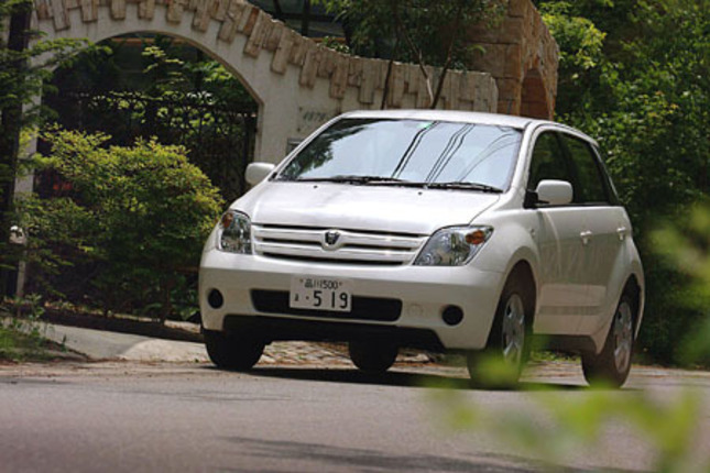 【スペック】1.3F Lエディション:全長×全幅×全高=3855×1695×1530mm/ホイールベース=2370mm/車重=1010kg/駆動方式=FF/1.3リッター直4DOHC16バルブ(87ps/6000rpm、12.3kgm/4400rpm)/車両本体価格=130.0万円(テスト車=151.3万円/DVDナビゲーションシステム+CD/MD/TV一体ラジオ)
