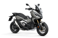 四輪の世界でも知られるDCT(デュアルクラッチトランスミッション)を、ホンダは2010年に世界で初めて二輪に採用した。写真はその搭載車種のひとつ、アドベンチャーバイクの「X-ADV」。