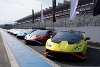 2020年11月、世界に先駆けて日本国内で初披露された「ランボルギーニ・ウラカンSTO」。それから1年を経た2021年10月初旬、富士スピードウェイでプレス・ジャーナリスト向けの試乗会が開催された。