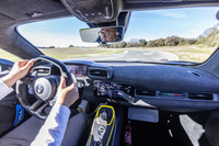 抜群の人車一体感が得られる「GT2ストラダーレ」だが、そのパフォーマンスはあまりにも高く、しばしばドライバーの反応が遅れ気味になるほどだった。