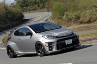 ハイフロータービンの採用により、「G16E-GTS」エンジンは高回転域でパワーがさく裂するキャラクターに変身。低回転域でも必要十分なトルクを発生するものの、本領を発揮するのは3000rpmから上だ。