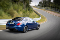 コーナリング時のトラクションを高めるため、「C63 S」シリーズのリアアクスルには電子制御式のLSDが装備されている。