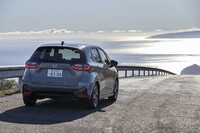 今回のマイナーチェンジでは純ガソリン車のエンジン排気量も1.3リッターから1.5リッターに拡大(最高出力は98PS→118PS)。つまり全モデルでパワートレインが刷新されたことになる。