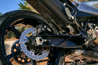 コーナリングABSには、「ヴィットピレン/スヴァルトピレン」の他のモデルと同じく「スーパーモト」モードを用意。後輪のみABSの介入をカットすることができる。