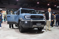 発表間もない「トヨタ・ランドクルーザー“FJ”」には、多くの報道関係者が群がっていた。