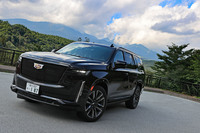 プレオーダーキャンペーンでは8色のボディーカラーが選べた「エスカレード スポーツ」だが、今日では「セーブルブラック」1色だけの設定となっている。