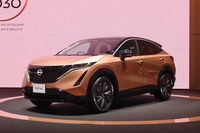 SUVタイプの新型EV「日産アリア」。「e-4ORCE」と名づけられた4WDシステム搭載モデルは、2022年の夏以降に発売される。