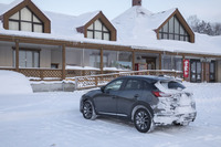 「CX-3」に乗り換え、道の駅「絵本の里けんぶち」に立ち寄る。剣淵町では地域おこしの一環として、絵本を中心とした街づくりを行っている。