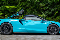 リトラクタブルハードトップの開閉に要する時間はそれぞれ約11秒。「マツダ・ロードスター」のような手動式は別として、電動式としては圧倒的に速い。